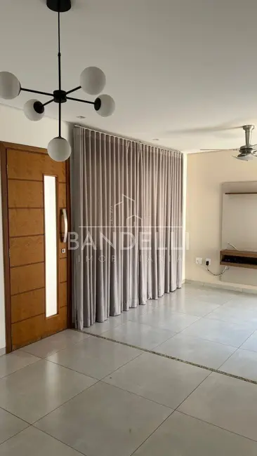Casa com 2 quartos à venda, 97m2 em Jardim Adalgisa, Araraquara - SP - imagem 3 Foto 3 de Casa com 2 quartos à venda, 97m2 em Jardim Adalgisa, Araraquara - SP