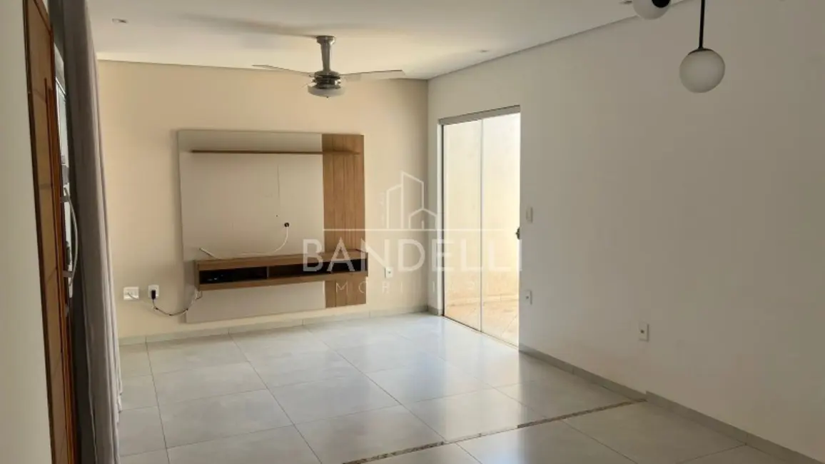 Casa com 2 quartos à venda, 97m2 em Jardim Adalgisa, Araraquara - SP - imagem 4 Foto 4 de Casa com 2 quartos à venda, 97m2 em Jardim Adalgisa, Araraquara - SP