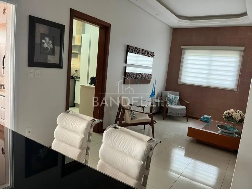 Casa de Condomínio com 3 quartos à venda, 150m2 em Araraquara - SP - imagem 3 Foto 3 de Casa de Condomínio com 3 quartos à venda, 150m2 em Araraquara - SP