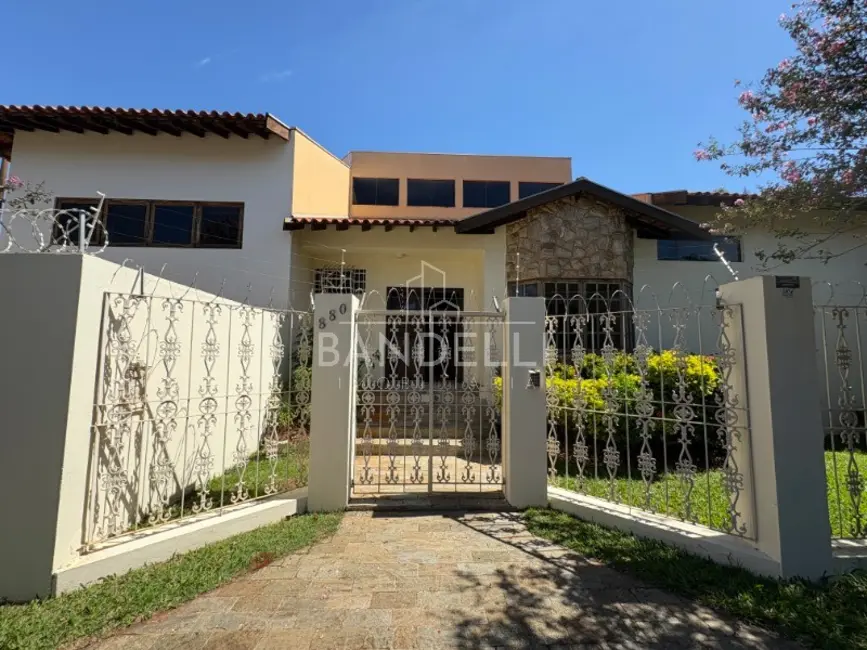 Foto 1 de Casa com 4 quartos à venda e para alugar, 529m2 em Jardim das Roseiras, Araraquara - SP