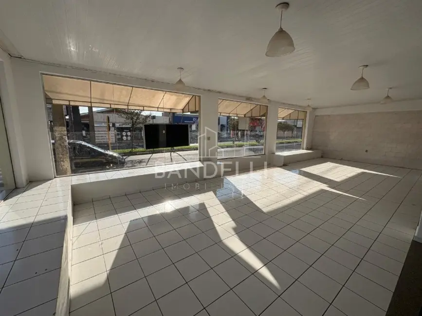 Sala Comercial à venda e para alugar, 133m2 em Jardim Floridiana (Vila Xavier), Araraquara - SP - imagem 3 Foto 3 de Sala Comercial à venda e para alugar, 133m2 em Jardim Floridiana (Vila Xavier), Araraquara - SP