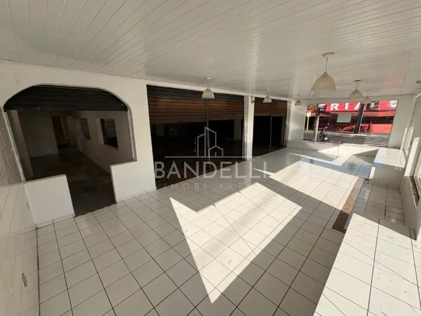 Sala Comercial à venda e para alugar, 133m2 em Jardim Floridiana (Vila Xavier), Araraquara - SP - imagem 1 Foto 1 de Sala Comercial à venda e para alugar, 133m2 em Jardim Floridiana (Vila Xavier), Araraquara - SP