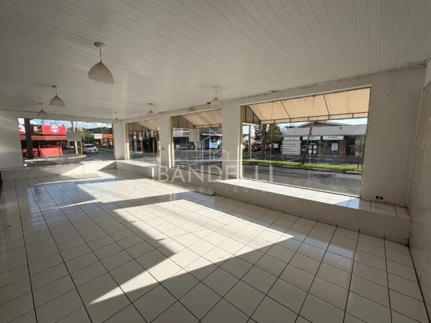 Sala Comercial à venda e para alugar, 133m2 em Jardim Floridiana (Vila Xavier), Araraquara - SP - imagem 4 Foto 4 de Sala Comercial à venda e para alugar, 133m2 em Jardim Floridiana (Vila Xavier), Araraquara - SP