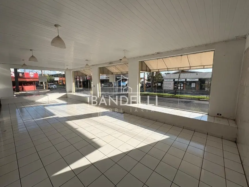 Foto 4 de Sala Comercial para alugar, 133m2 em Jardim Floridiana (Vila Xavier), Araraquara - SP
