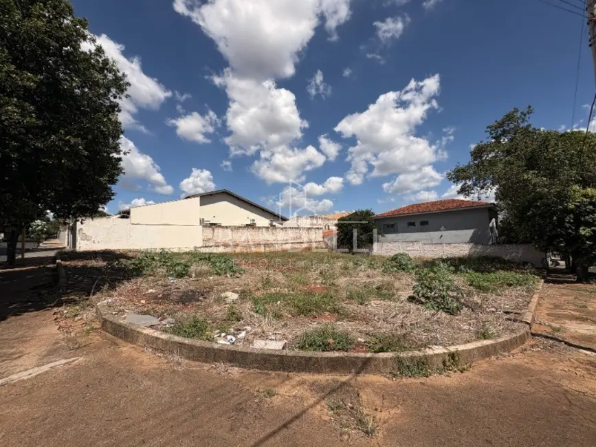 Foto 1 de Terreno / Lote à venda em Araraquara - SP