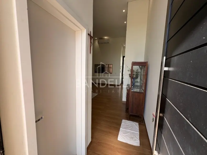Foto 5 de Casa de Condomínio com 3 quartos à venda e para alugar, 165m2 em Residencial Village Damha III, Araraquara - SP