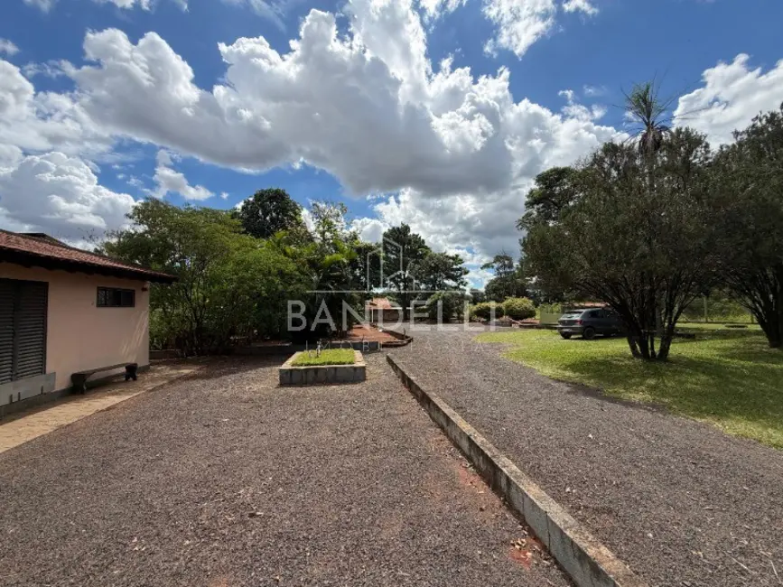 Chácara com 3 quartos à venda, 538m2 em Jardim Zavanella, Araraquara - SP - imagem 3 Foto 3 de Chácara com 3 quartos à venda, 538m2 em Jardim Zavanella, Araraquara - SP