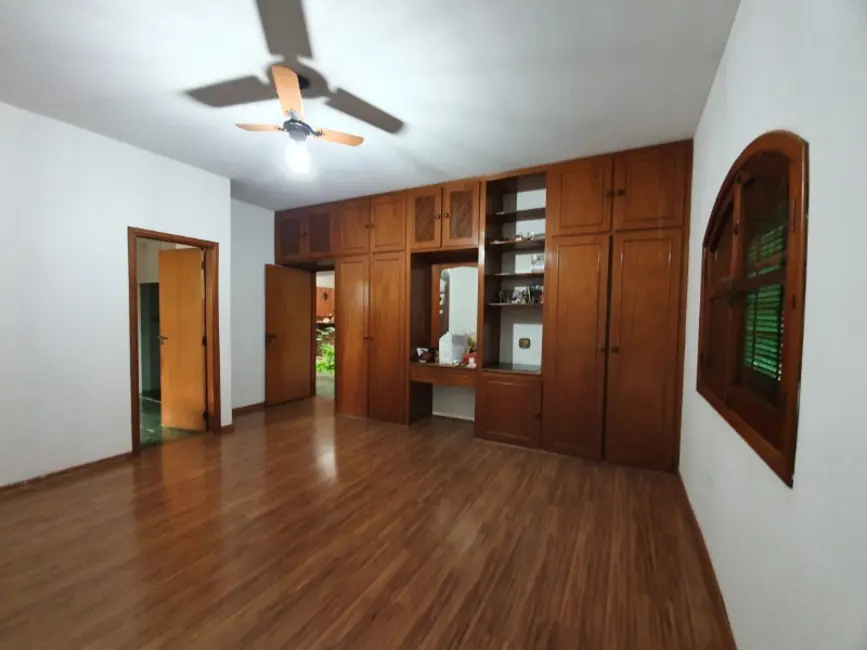Casa com 3 quartos à venda, 470m2 em Jardim Vale das Rosas, Araraquara - SP - imagem 5 Foto 5 de Casa com 3 quartos à venda, 470m2 em Jardim Vale das Rosas, Araraquara - SP