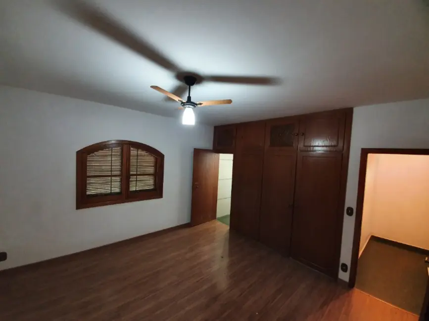 Casa com 3 quartos à venda, 470m2 em Jardim Vale das Rosas, Araraquara - SP - imagem 9 Foto 9 de Casa com 3 quartos à venda, 470m2 em Jardim Vale das Rosas, Araraquara - SP