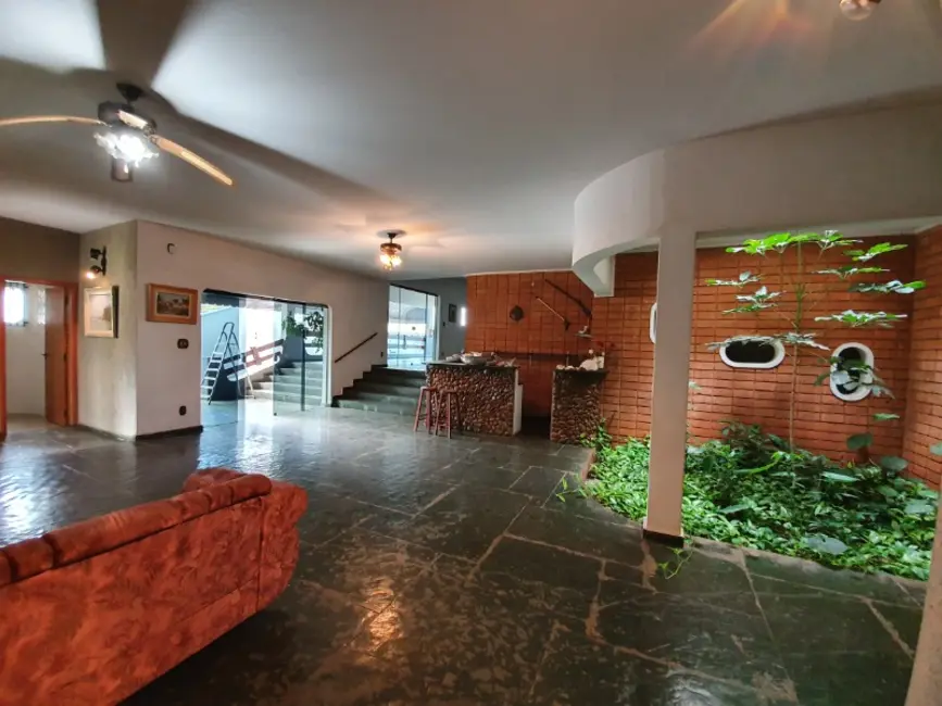 Casa com 3 quartos à venda, 470m2 em Jardim Vale das Rosas, Araraquara - SP - imagem 3 Foto 3 de Casa com 3 quartos à venda, 470m2 em Jardim Vale das Rosas, Araraquara - SP