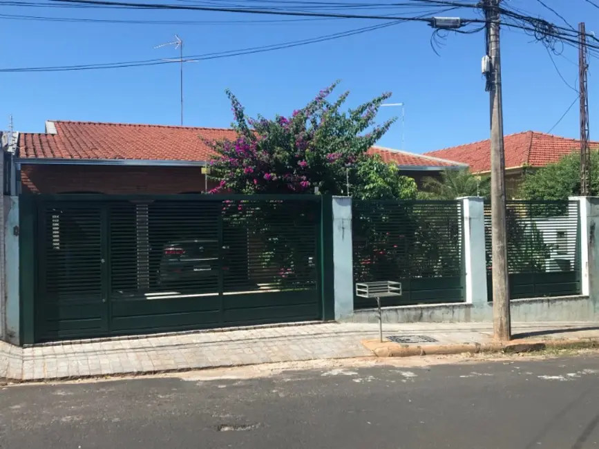 Casa com 3 quartos à venda, 194m2 em Vila José Bonifácio, Araraquara - SP - imagem 2 Foto 2 de Casa com 3 quartos à venda, 194m2 em Vila José Bonifácio, Araraquara - SP