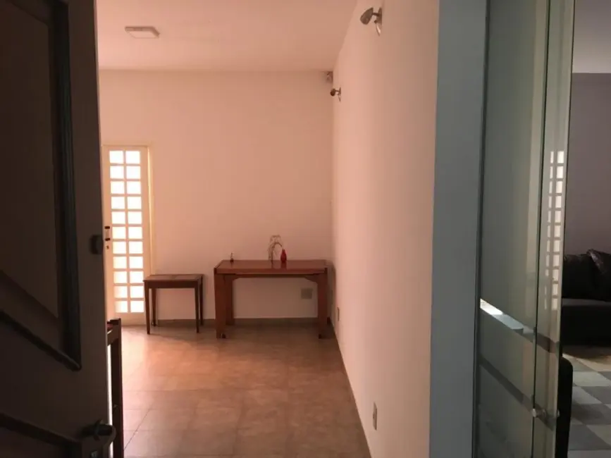 Foto 2 de Casa com 3 quartos à venda, 332m2 em Vila José Bonifácio, Araraquara - SP
