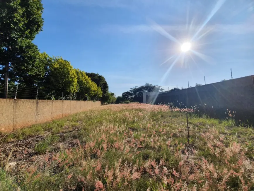 Foto 2 de Terreno / Lote à venda em Cidade Jardim, Araraquara - SP