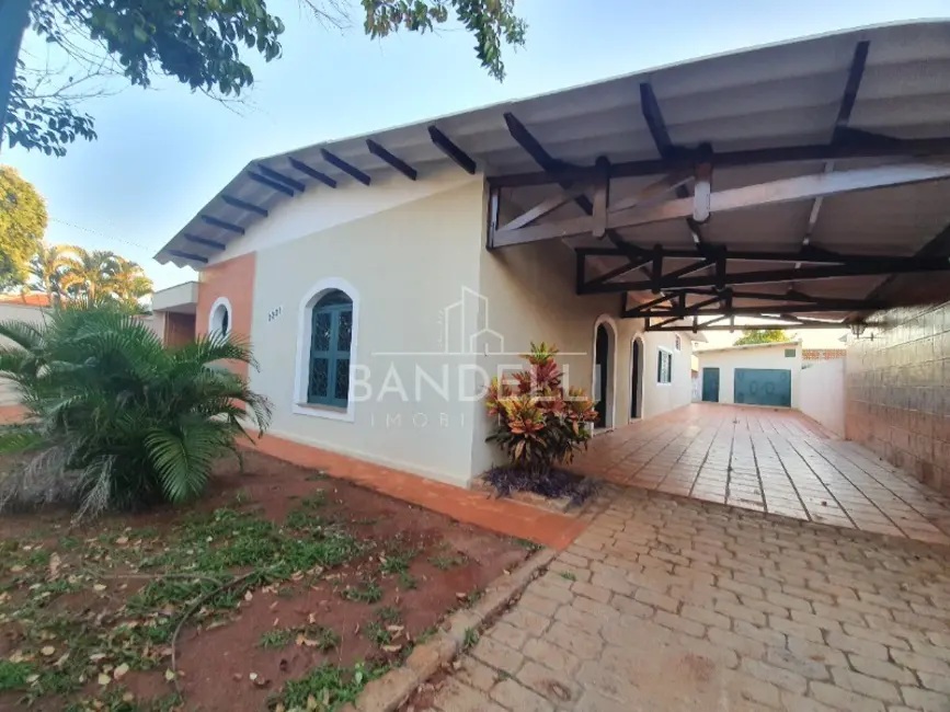Casa com 3 quartos à venda, 273m2 em Centro, Araraquara - SP - imagem 3 Foto 3 de Casa com 3 quartos à venda, 273m2 em Centro, Araraquara - SP