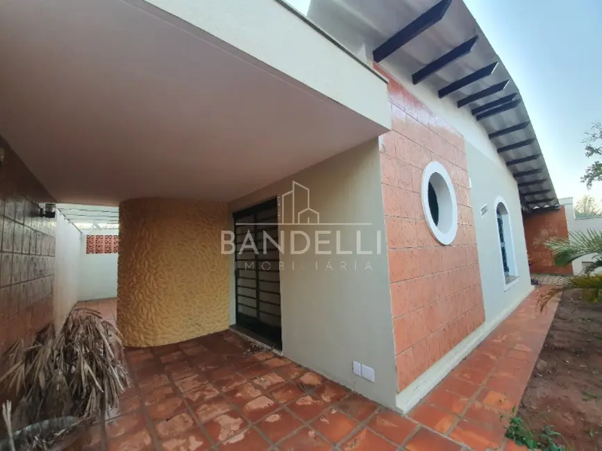 Casa com 3 quartos à venda, 273m2 em Centro, Araraquara - SP - imagem 4 Foto 4 de Casa com 3 quartos à venda, 273m2 em Centro, Araraquara - SP