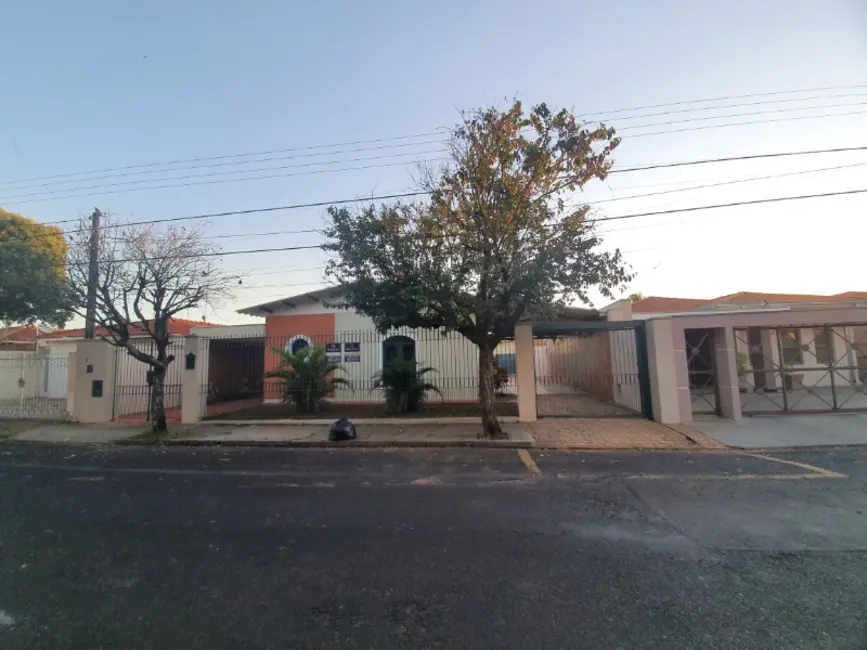 Foto 1 de Casa com 3 quartos à venda, 273m2 em Centro, Araraquara - SP