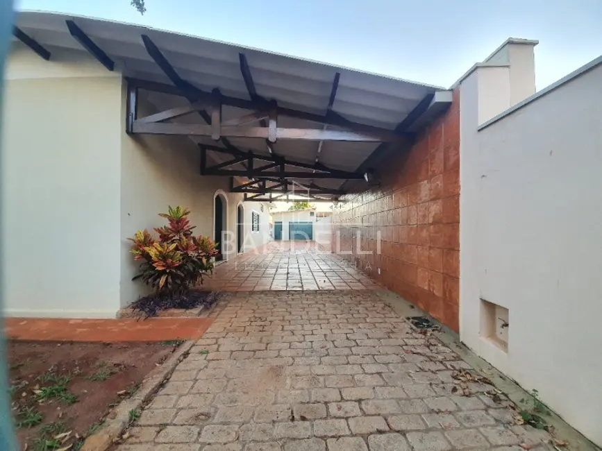 Casa com 3 quartos à venda, 273m2 em Centro, Araraquara - SP - imagem 2 Foto 2 de Casa com 3 quartos à venda, 273m2 em Centro, Araraquara - SP