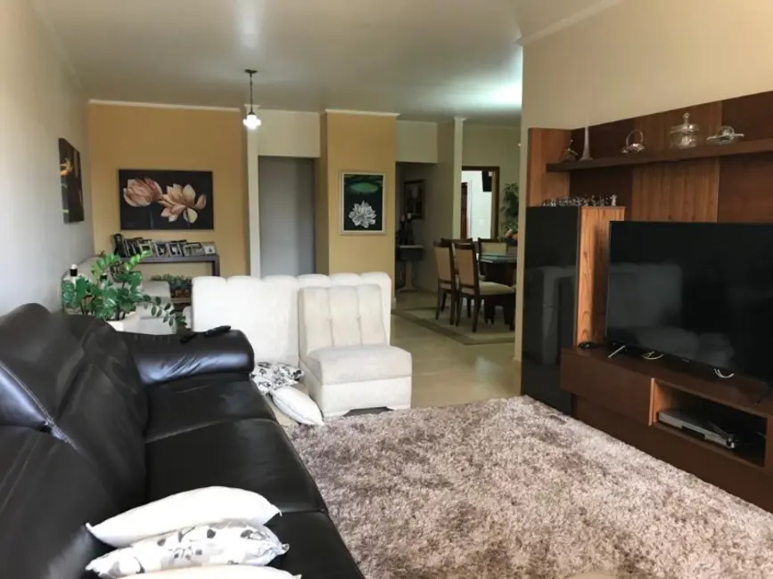 Apartamento com 3 quartos à venda, 181m2 em Centro, Araraquara - SP - imagem 3 Foto 3 de Apartamento com 3 quartos à venda, 181m2 em Centro, Araraquara - SP