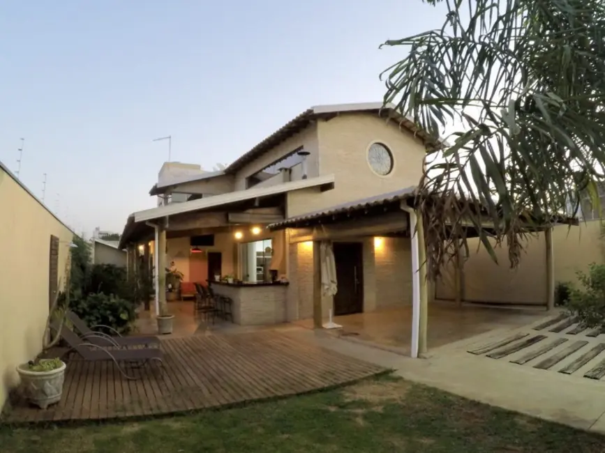 Casa com 2 quartos à venda, 233m2 em Cidade Jardim, Araraquara - SP - imagem 3 Foto 3 de Casa com 2 quartos à venda, 233m2 em Cidade Jardim, Araraquara - SP