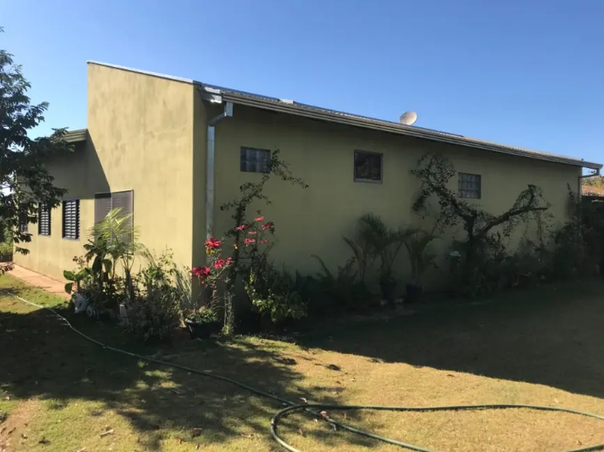 Chácara com 3 quartos à venda, 200m2 em Araraquara - SP - imagem 5 Foto 5 de Chácara com 3 quartos à venda, 200m2 em Araraquara - SP