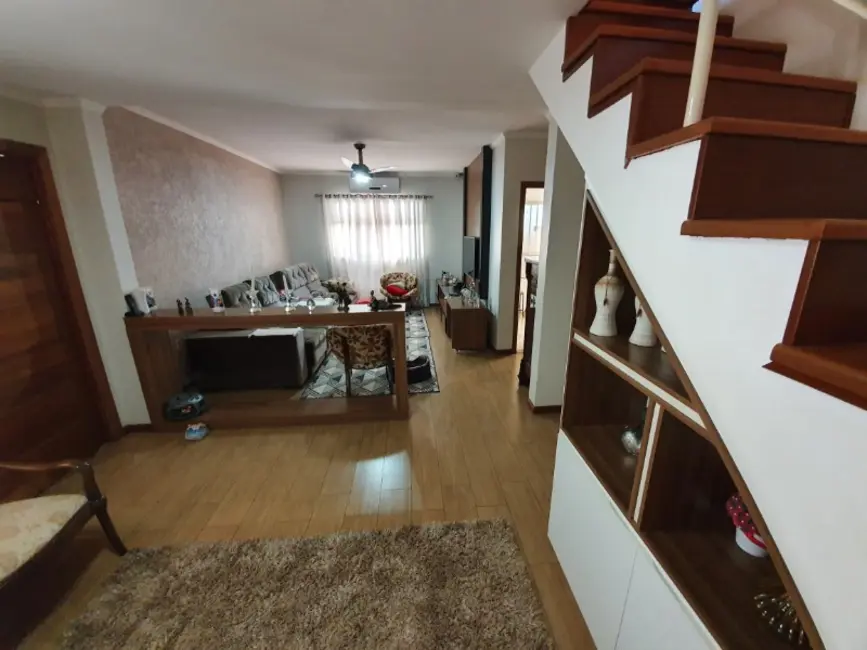 Casa com 4 quartos à venda, 278m2 em Centro, Araraquara - SP - imagem 5 Foto 5 de Casa com 4 quartos à venda, 278m2 em Centro, Araraquara - SP