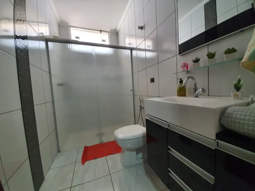 Casa com 4 quartos à venda, 278m2 em Centro, Araraquara - SP - imagem 8 Foto 8 de Casa com 4 quartos à venda, 278m2 em Centro, Araraquara - SP