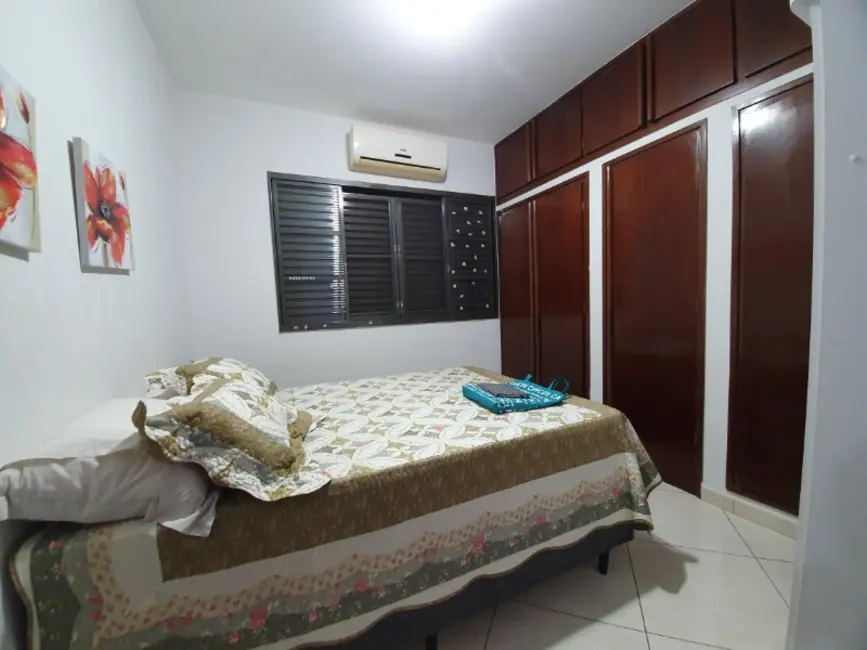 Casa com 4 quartos à venda, 278m2 em Centro, Araraquara - SP - imagem 9 Foto 9 de Casa com 4 quartos à venda, 278m2 em Centro, Araraquara - SP
