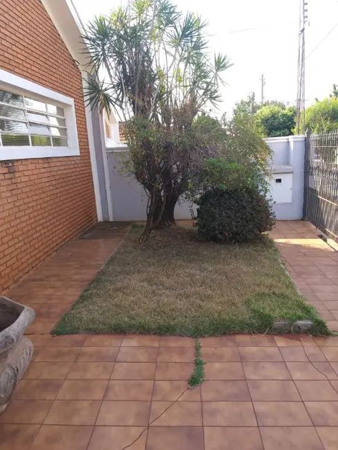 Casa com 3 quartos à venda, 171m2 em Jardim Santa Angelina, Araraquara - SP - imagem 3 Foto 3 de Casa com 3 quartos à venda, 171m2 em Jardim Santa Angelina, Araraquara - SP