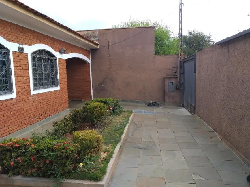 Casa com 3 quartos à venda, 213m2 em Jardim Adalgisa, Araraquara - SP - imagem 4 Foto 4 de Casa com 3 quartos à venda, 213m2 em Jardim Adalgisa, Araraquara - SP