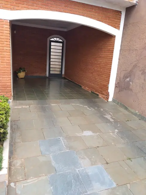 Casa com 3 quartos à venda, 213m2 em Jardim Adalgisa, Araraquara - SP - imagem 5 Foto 5 de Casa com 3 quartos à venda, 213m2 em Jardim Adalgisa, Araraquara - SP