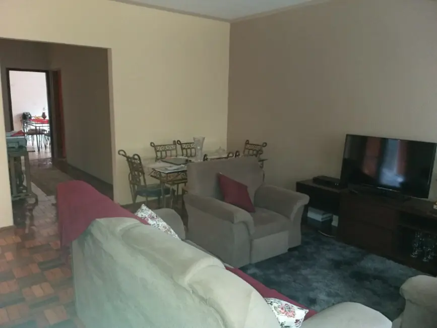 Casa com 3 quartos à venda, 213m2 em Jardim Adalgisa, Araraquara - SP - imagem 6 Foto 6 de Casa com 3 quartos à venda, 213m2 em Jardim Adalgisa, Araraquara - SP