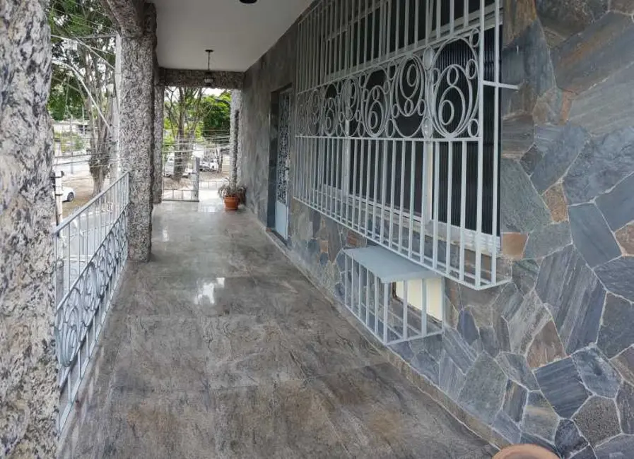 Foto 2 de Casa com 2 quartos à venda, 234m2 em Mangueira, Sao Goncalo - RJ