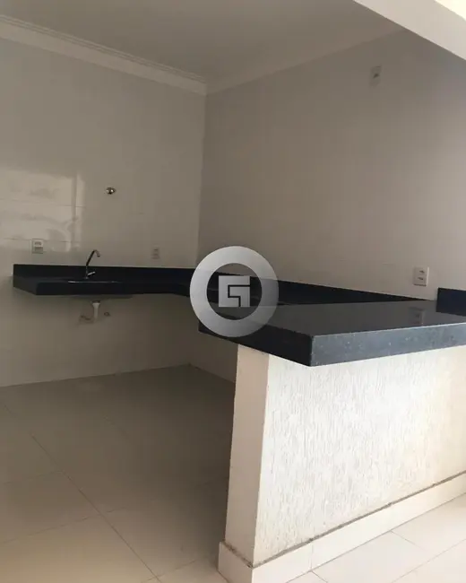 Foto 2 de Apartamento com 3 quartos à venda, 82m2 em Planalto, Montes Claros - MG