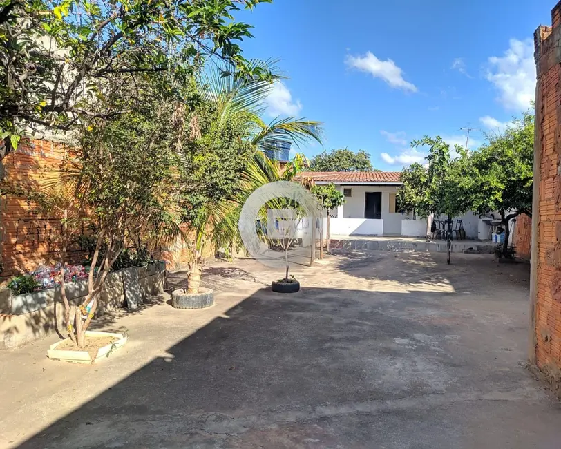 Foto 1 de Casa com 2 quartos à venda, 300m2 em Maracanã, Montes Claros - MG