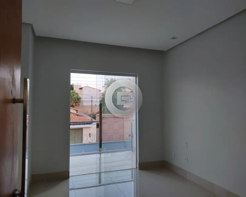 Foto 2 de Casa com 3 quartos à venda, 300m2 em Morada da Serra, Montes Claros - MG