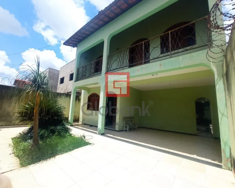Foto 1 de Casa com 4 quartos à venda, 250m2 em Vila Campos, Montes Claros - MG