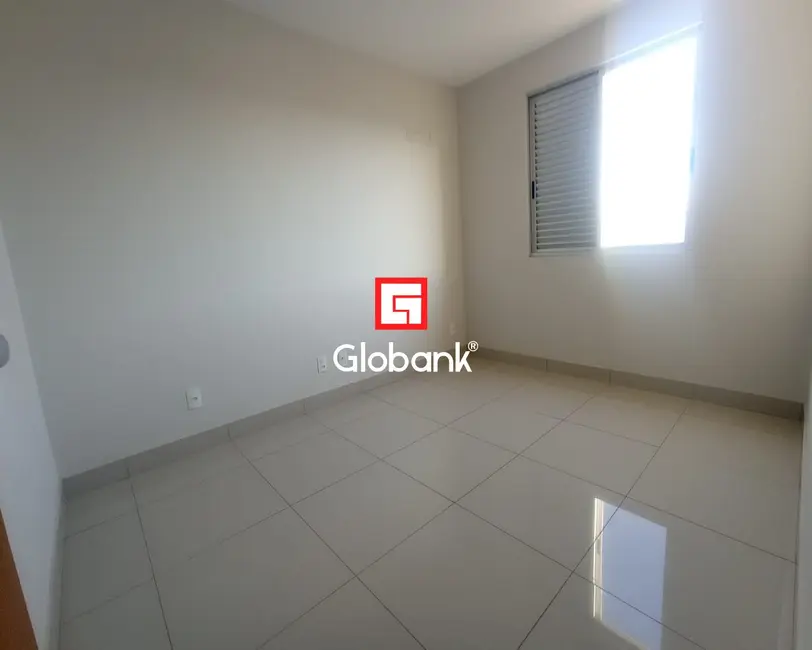 Foto 2 de Apartamento com 3 quartos à venda, 104m2 em Vila Guilhermina, Montes Claros - MG