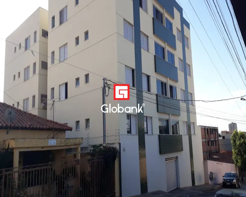 Foto 1 de Apartamento com 3 quartos à venda, 87m2 em Vila Guilhermina, Montes Claros - MG