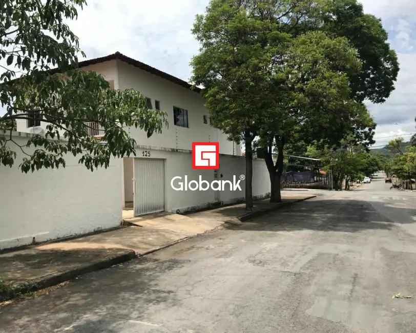 Foto 1 de Casa com 5 quartos para alugar, 250m2 em Jardim São Luiz, Montes Claros - MG
