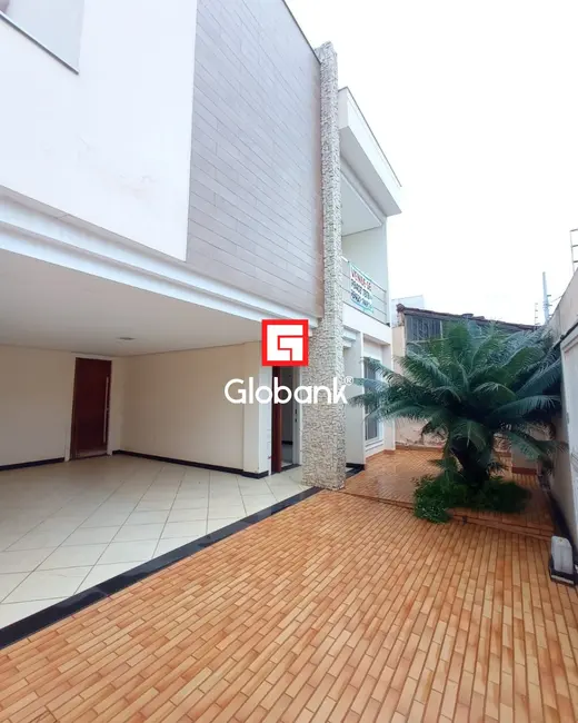 Foto 2 de Casa com 4 quartos à venda, 315m2 em Vila Brasília, Montes Claros - MG