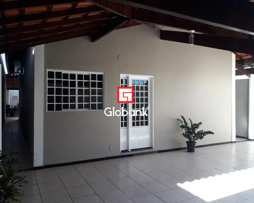 Foto 1 de Casa com 3 quartos à venda, 250m2 em Vila Campos, Montes Claros - MG