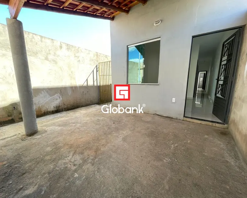 Foto 2 de Casa com 2 quartos para alugar, 70m2 em Planalto, Montes Claros - MG