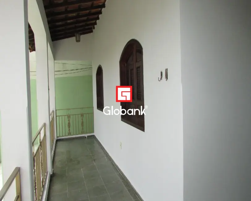 Foto 2 de Apartamento com 3 quartos para alugar, 140m2 em Vila Guilhermina, Montes Claros - MG