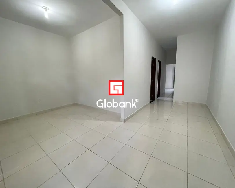 Foto 1 de Casa com 2 quartos para alugar, 90m2 em Santo Antônio, Montes Claros - MG