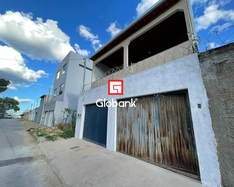 Foto 2 de Casa com 2 quartos para alugar, 90m2 em Santo Antônio, Montes Claros - MG