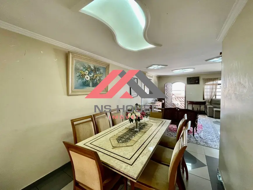 Casa com 3 quartos à venda, 210m2 em Sao Caetano Do Sul - SP - imagem 3 Foto 3 de Casa com 3 quartos à venda, 210m2 em Sao Caetano Do Sul - SP