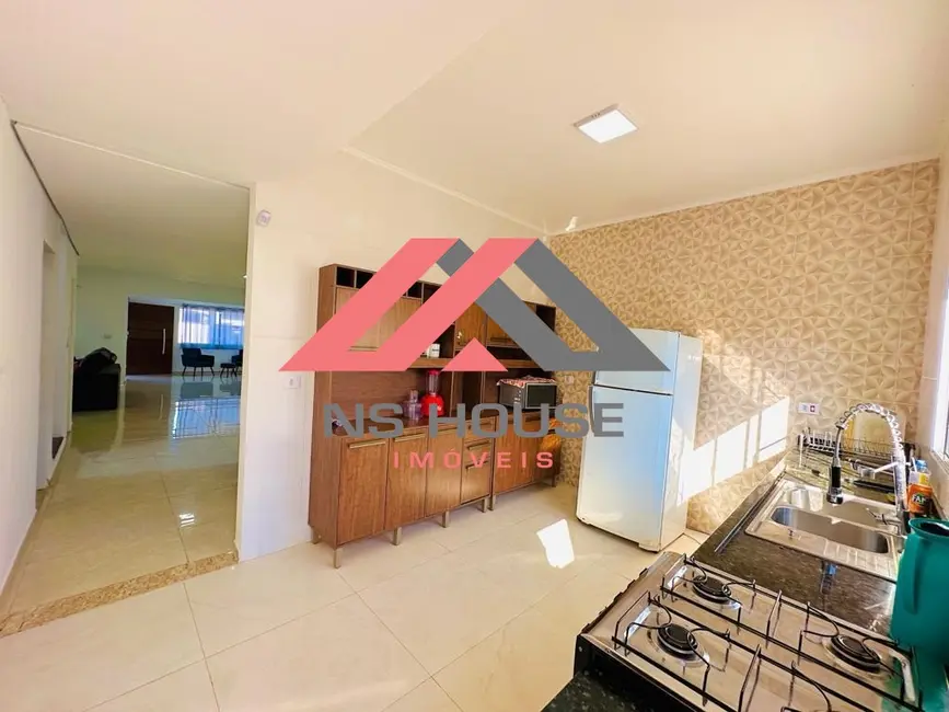 Foto 2 de Casa com 4 quartos à venda, 310m2 em Itanhaem - SP