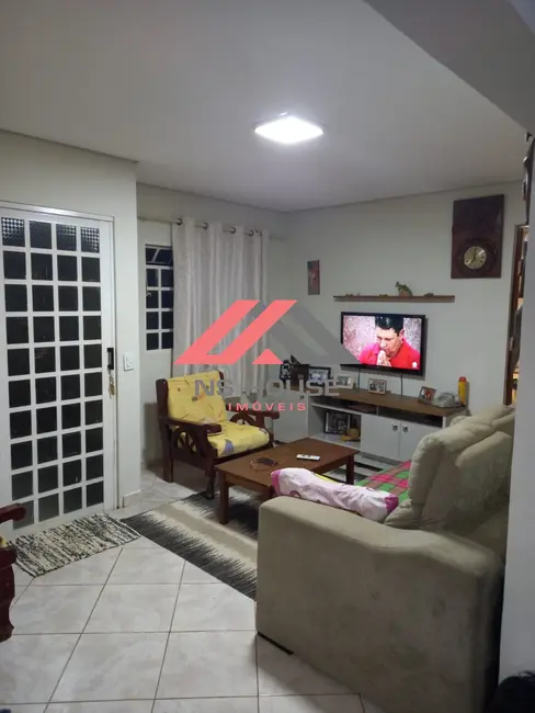 Foto 2 de Chácara com 2 quartos à venda, 110m2 em Piracaia - SP