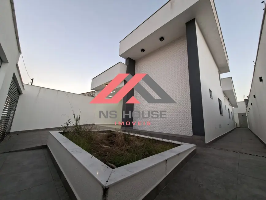 Foto 2 de Casa com 3 quartos à venda, 160m2 em Peruibe - SP