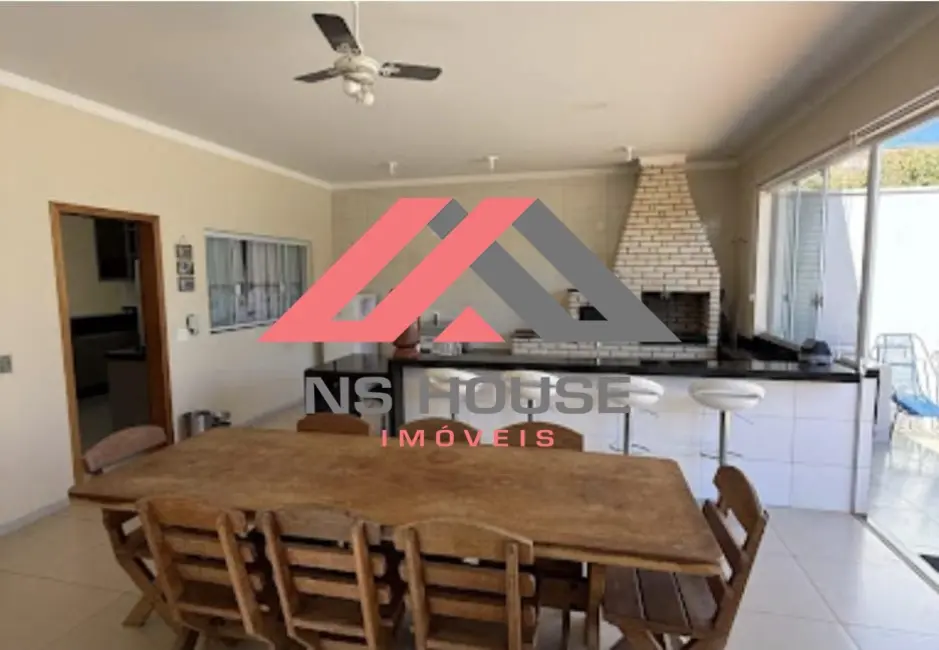 Casa com 3 quartos à venda, 230m2 em Santa Cruz Do Rio Pardo - SP - imagem 1 Foto 1 de Casa com 3 quartos à venda, 230m2 em Santa Cruz Do Rio Pardo - SP